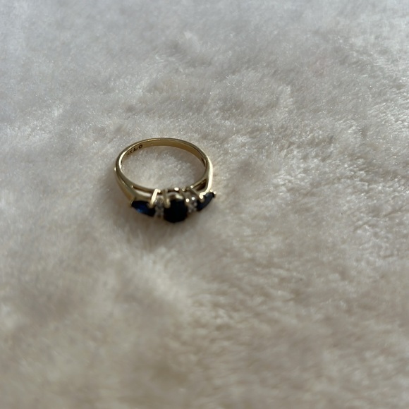 Blue sapphire 14 k gold and diamonds ladies solitaire ring - Picture 6 of 8